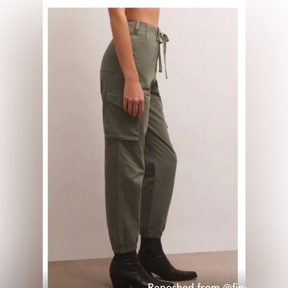 Z Supply Andi Twill Cargo Pant in Evergreen M - Picture 3 of 13